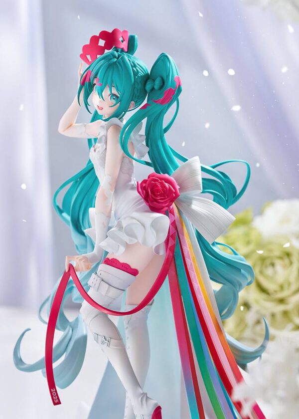 hatsune-miku-racing-miku-17-15th-rhapsody-2010-2025-ver-gscollection-good-smile-racing- (3) Hatsune Miku: Racing Miku 1/7 - 15th Rhapsody 2010-2025 Ver. G.S.Collection